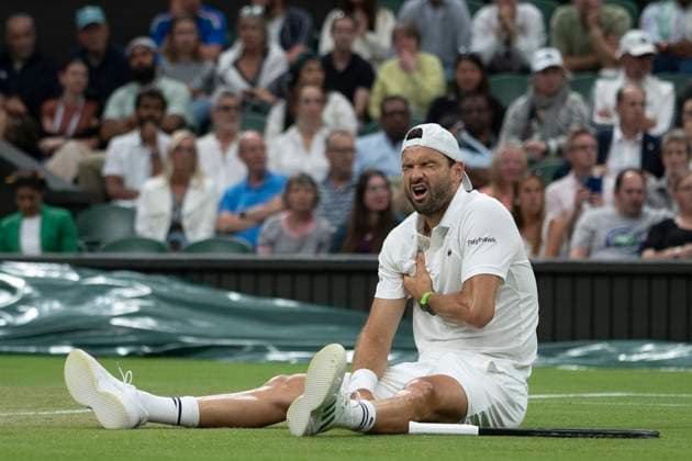Grigor Dimitrov goes down injured when leading 2 sets to 0 during his Wimbledon 2025 Men?s Singles Round of 16 tennis match against Jannik Sinner at the All England Tennis Club in London, England ((6257) SPP) Copyright: x(6257)x xSPPx spp-en-6-SPP25_ricallis_07072025_21987