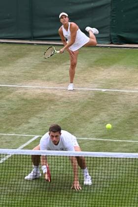 (250708) -- LONDON, July 8, 2025 -- Desirae Krawczyk (up) Olivia Gadecki compete during the mixed doubles quarter final match between Zhang Shuai (China) Marcelo Arevalo (El Salvador) and Desirae Krawczyk (USA) Olivia Gadecki (Australia) at the Wimbledon Tennis Championships in London, Britain, July 7, 2025. ) (SP)BRITAIN-LONDON-TENNIS-WIMBLEDON-MIXED DOUBLES ZhaoxDingzhe 