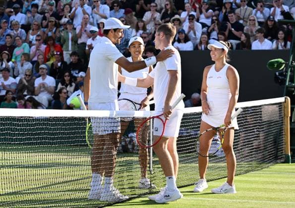 (250708) -- LONDON, July 8, 2025 -- Zhang Shuai (2nd L) Marcelo Arevalo (1st L) talk with Desirae Krawczyk (1st R) Olivia Gadecki after the mixed doubles quarter final match between Zhang Shuai (China) Marcelo Arevalo (El Salvador) and Desirae Krawczyk (USA) Olivia Gadecki (Australia) at the Wimbledon Tennis Championships in London, Britain, July 7, 2025. ) (SP)BRITAIN-LONDON-TENNIS-WIMBLEDON-MIXED DOUBLES ZhaoxDingzhe 