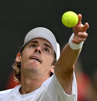 (250708) -- LONDON, July 8, 2025 -- Alex De Minaur serves during the men s singles round of 16 match between Novak Djokovic of Serbia and Alex De Minaur of Australia at the Wimbledon Tennis Championships in London, Britain, July 7, 2025. ) (SP)BRITAIN-LONDON-TENNIS-WIMBLEDON-MEN S SINGLES LixYing 