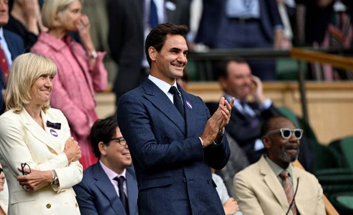 (250708) -- LONDON, July 8, 2025 -- Roger Federer applauds after the men s singles round of 16 match between Novak Djokovic of Serbia and Alex De Minaur of Australia at the Wimbledon Tennis Championships in London, Britain, July 7, 2025. ) (SP)BRITAIN-LONDON-TENNIS-WIMBLEDON-MEN S SINGLES LixYing 