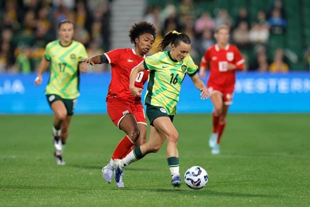 SOCCER AUSTRALIA PANAMA, Hayley Raso of Australia under pressure from Marta Cox of Panama during Game 2 of the Women s International Friendlies soccer match between Australia and Panama at HBF Park in Perth, Tuesday, July 8, 2025. ( NO ARCHIVING, EDITORIAL USE ONLY PERTH WESTERN AUSTRALIA AUSTRALIA  Copyright: xRICHARDxWAINWRIGHTx 20250708131381963921