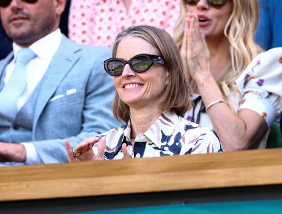 Jodie Foster in the Royal Box on Centre Court Wimbledon Tennis Championships, Day 9, The All England Lawn Tennis and Croquet Club, London, UK - 08 Jul 2025London The All England Lawn Tennis and United Kingdom  Copyright: xJamesxMarsh Shutterstockx 15389336an
