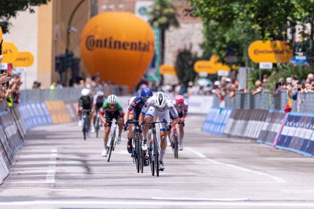 Final Sprint, Lorena Wiebes wins the 3rd stage during Giro d Italia Women - Stage 3 - Vezza d Oglio Trento, Giro d Italia race in Trento, Italy, July 08 2025  Copyright: xTommasoxBerardi IPAxSportx xipa-agency.netx xx IPA_60132442 IPA_Agency_IPA60132442