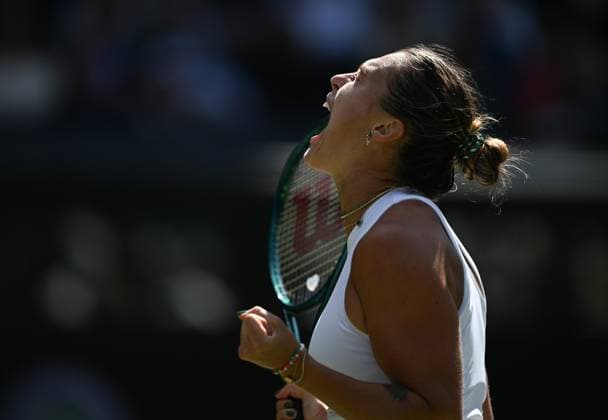 (250708) -- LONDON, July 8, 2025 -- Aryna Sabalenka reacts during the women s singles quarterfinal match between Aryna Sabalenka of Belarus and Laura Siegemund of Germany at the Wimbledon Tennis Championships in London, Britain, July 8, 2025. Li Ying) (SP)BRITAIN-LONDON-TENNIS-WIMBLEDON-WOMEN S SINGLES HanxYan 