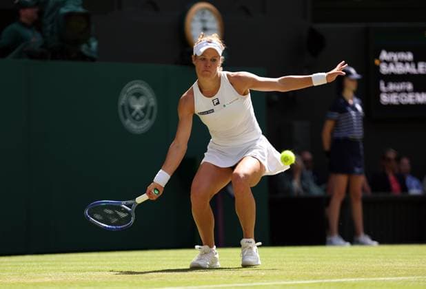 Laura Siegemund during her quarter final match Wimbledon Tennis Championships, Day 9, The All England Lawn Tennis and Croquet Club, London, UK - 08 Jul 2025London The All England Lawn Tennis and United Kingdom  Copyright: xEllaxLing Shutterstockx 15389337bh