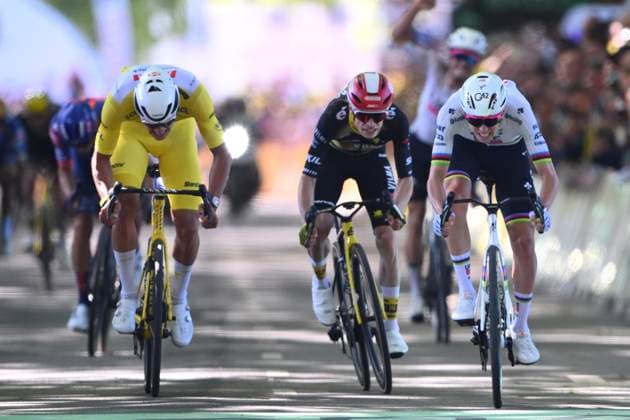 Tour de France 2025 Stage 4 ROUEN, FRANCE - JULY 08 : Pogacar Tadej (SLO) of UAE Team Emirates wins, second place for Van der Poel Mathieu (NED) of Alpecin - Deceuninck, third place for Vingegaard Jonas (DEN) of Team Visma Lease a Bike during stage 4 of the 112th edition of Tour de France an UCI World Tour 2.UWT cycling road race stage for Men Elite of 173 km with start in Amiens Metropole and finish in Rouen on July 8, 2025 in Rouen, France, 08 07 2025 ( Motordriver Kenny Verfaillie - Rouen France  Copyright: xVincentxKalutx