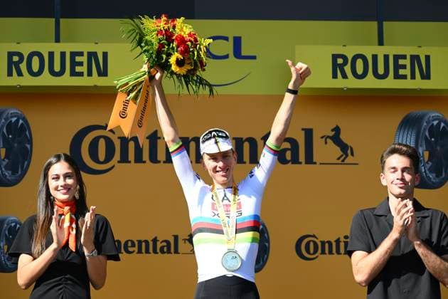 Tour de France 2025 Stage 4 ROUEN, FRANCE - JULY 08 : Pogacar Tadej (SLO) of UAE Team Emirates pictured during the podium ceremony of stage 4 of the 112th edition of Tour de France an UCI World Tour 2.UWT cycling road race stage for Men Elite of 173 km with start in Amiens Metropole and finish in Rouen on July 8, 2025 in Rouen, France, 08 07 2025 ( Motordriver Kenny Verfaillie - Rouen France  Copyright: xVincentxKalutx