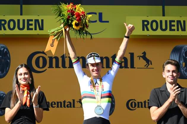 Tour de France 2025 Stage 4 ROUEN, FRANCE - JULY 08 : Pogacar Tadej (SLO) of UAE Team Emirates pictured during the podium ceremony of stage 4 of the 112th edition of Tour de France an UCI World Tour 2.UWT cycling road race stage for Men Elite of 173 km with start in Amiens Metropole and finish in Rouen on July 8, 2025 in Rouen, France, 08 07 2025 ( Motordriver Kenny Verfaillie - Rouen France  Copyright: xVincentxKalutx