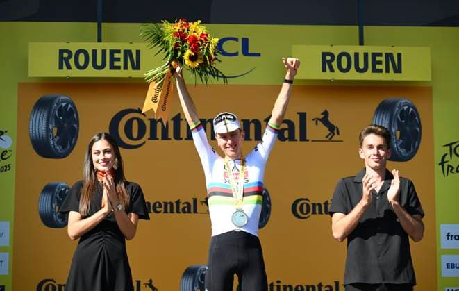 Tour de France 2025 Stage 4 ROUEN, FRANCE - JULY 08 : Pogacar Tadej (SLO) of UAE Team Emirates pictured during the podium ceremony of stage 4 of the 112th edition of Tour de France an UCI World Tour 2.UWT cycling road race stage for Men Elite of 173 km with start in Amiens Metropole and finish in Rouen on July 8, 2025 in Rouen, France, 08 07 2025 ( Motordriver Kenny Verfaillie - Rouen France  Copyright: xVincentxKalutx