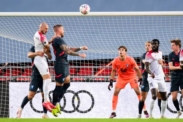 250708 Pontus Jansson and goalkeeper Melker Ellborg of Malmö FF against Giorgi Jgerenaia of FC Iberia during the UEFA Champions League qualifier football match between FC Iberia 1999 and Malmö FF on July 8, 2025 in Tbilisi. Photo: Petter Arvidson BILDBYRAN kod PA PA1053 fotboll football soccer fotball uefa champions league champions league fc iberia malmö ff bbeng kval Copyright: PETTERxARVIDSON BB250708PA079