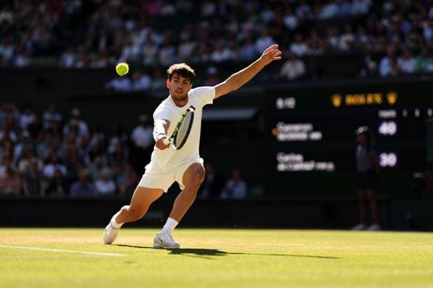 Carlos Alcaraz during his quarter final match Wimbledon Tennis Championships, Day 9, The All England Lawn Tennis and Croquet Club, London, UK - 08 Jul 2025London The All England Lawn Tennis and United Kingdom  Copyright: xEllaxLing Shutterstockx 15389337dj