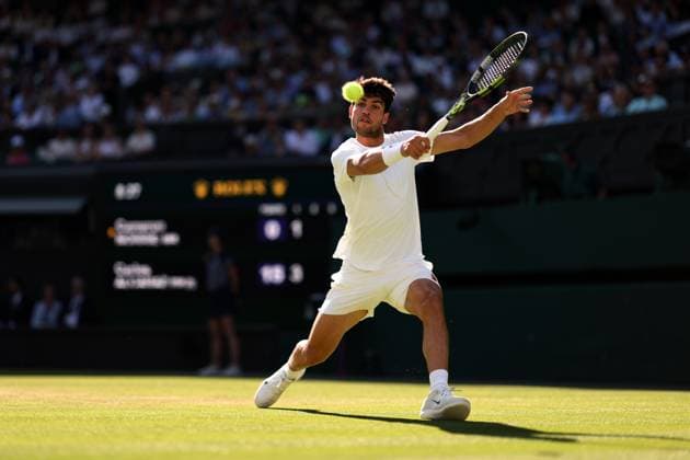 Carlos Alcaraz during his quarter final match Wimbledon Tennis Championships, Day 9, The All England Lawn Tennis and Croquet Club, London, UK - 08 Jul 2025London The All England Lawn Tennis and United Kingdom  Copyright: xEllaxLing Shutterstockx 15389337dv