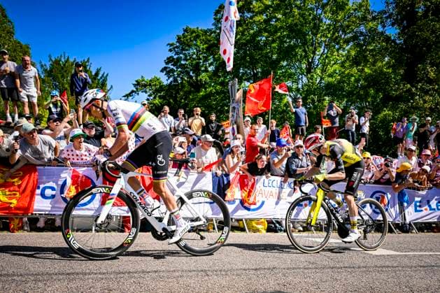 Tour de France 2025 Stage 4 ROUEN, FRANCE - JULY 08 : Pogacar Tadej (SLO) of UAE Team Emirates - XRG and Vingegaard Jonas (DEN) of Team Visma - Lease a Bike during stage 4 of the 112th edition of Tour de France an UCI World Tour 2.UWT cycling road race stage for Men Elite of 173 km with start in Amiens Metropole and finish in Rouen on July 8, 2025 in Rouen, France, 08 07 2025 ( Motordriver Kenny Verfaillie - Rouen France  Copyright: xJanxDexMeuleneirx