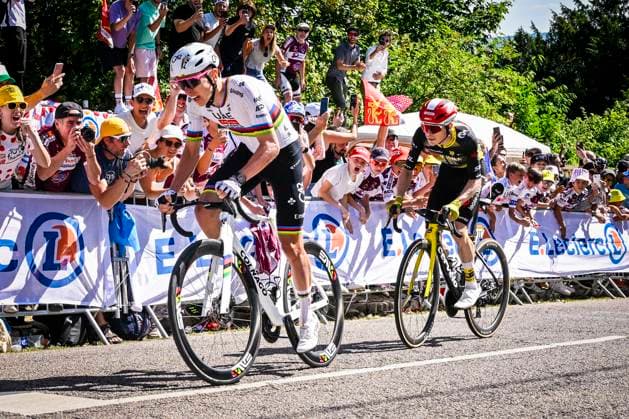 Tour de France 2025 Stage 4 ROUEN, FRANCE - JULY 08 : Pogacar Tadej (SLO) of UAE Team Emirates - XRG and Vingegaard Jonas (DEN) of Team Visma - Lease a Bike during stage 4 of the 112th edition of Tour de France an UCI World Tour 2.UWT cycling road race stage for Men Elite of 173 km with start in Amiens Metropole and finish in Rouen on July 8, 2025 in Rouen, France, 08 07 2025 ( Motordriver Kenny Verfaillie - Rouen France  Copyright: xJanxDexMeuleneirx