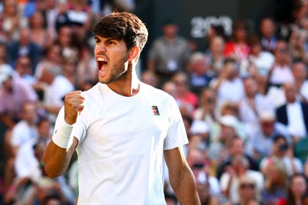 Carlos Alcaraz celebrates victory in his quarter final match Wimbledon Tennis Championships, Day 9, The All England Lawn Tennis and Croquet Club, London, UK - 08 Jul 2025London The All England Lawn Tennis and United Kingdom  Copyright: xJamesxMarsh Shutterstockx 15389336gw