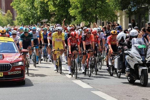 Tour de France 4éme etape Amiens Rouen PHOTOPQR LE COURRIER PICARD Haslin ; Amiens ; 08 07 2025 ; 08 07 25 Cyclisme Tour de France 4ème etape Amiens Rouen Le depart à Amiens rue du General Leclerc Photo Fred Haslin - CYCLING TOUR DE FRANCE 2025 The 112th edition of the Tour de France starts on Saturday 5 July in Lille, France, and will finish in Paris, France on the 27th of July Amiens Metropole to Rouen 2025 07 08 - Stage 4 Amiens 80 France  Copyright: xPHOTOPQR LExCOURRIERxPICARD MAXPxHaslinx 20250708LCP7412 20250708LCP7412