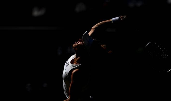 (250709) -- LONDON, July 9, 2025 -- Laura Siegemund serves during the women s singles quarterfinal match between Aryna Sabalenka of Belarus and Laura Siegemund of Germany at the Wimbledon Tennis Championships in London, Britain, July 8, 2025. ) (SP)BRITAIN-LONDON-TENNIS-WIMBLEDON-WOMEN S SINGLES LixYing 