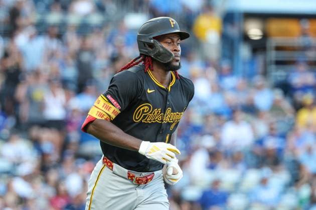 July 8, 2025: Pittsburgh Pirates center fielder Oneil Cruz (15) runs the bases on his solo home run during the fourth inning against the Kansas City Royals at Kauffman Stadium in Kansas City, MO. CSM Kansas City United States of America - ZUMAc04_ 20250708_zma_c04_068 Copyright: xDavidxSmithx