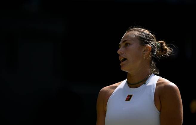(250709) -- LONDON, July 9, 2025 -- Aryna Sabalenka reacts during the women s singles quarterfinal match between Aryna Sabalenka of Belarus and Laura Siegemund of Germany at the Wimbledon Tennis Championships in London, Britain, July 8, 2025. ) (SP)BRITAIN-LONDON-TENNIS-WIMBLEDON-WOMEN S SINGLES LixYing 
