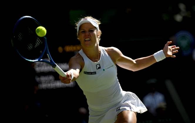(250709) -- LONDON, July 9, 2025 -- Laura Siegemund hits a return during the women s singles quarterfinal match between Aryna Sabalenka of Belarus and Laura Siegemund of Germany at the Wimbledon Tennis Championships in London, Britain, July 8, 2025. ) (SP)BRITAIN-LONDON-TENNIS-WIMBLEDON-WOMEN S SINGLES LixYing 