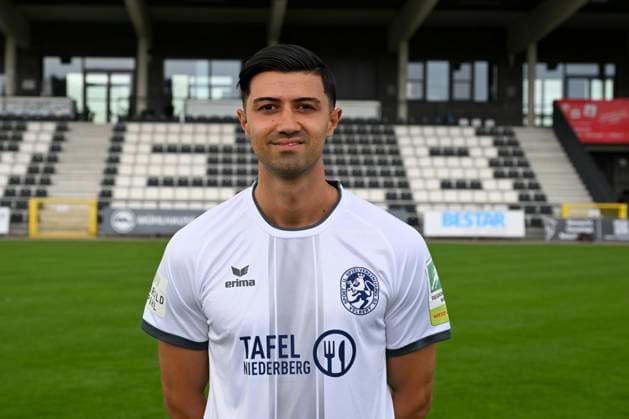 GER, Regionalliga West, SSVg Velbert Mannschaftsfoto und Potrait 8.07.2025,Velbert , IMS Arena, GER, Regionalliga West, SSVg Velbert Mannschaftsfoto und Potrait DFB- Regionalliga West regulations prohibit any use of photographs as image sequences and or quasi-video im Bild Beyhan Ametov ( SSVg Velbert 14 ).
