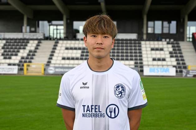 GER, Regionalliga West, SSVg Velbert Mannschaftsfoto und Potrait 8.07.2025,Velbert , IMS Arena, GER, Regionalliga West, SSVg Velbert Mannschaftsfoto und Potrait DFB- Regionalliga West regulations prohibit any use of photographs as image sequences and or quasi-video im Bild Haruto Idoguchi ( SSVg Velbert 19 ).