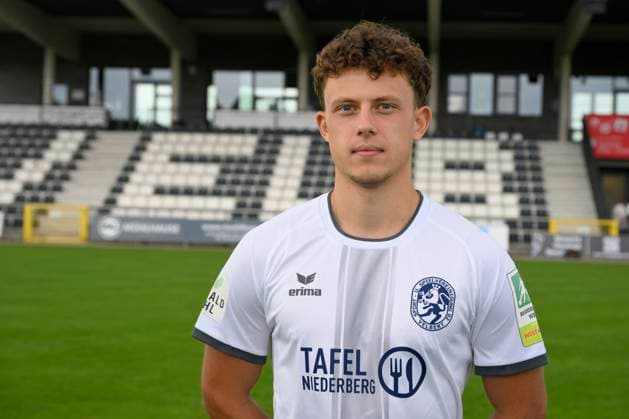 GER, Regionalliga West, SSVg Velbert Mannschaftsfoto und Potrait 8.07.2025,Velbert , IMS Arena, GER, Regionalliga West, SSVg Velbert Mannschaftsfoto und Potrait DFB- Regionalliga West regulations prohibit any use of photographs as image sequences and or quasi-video im Bild Timo Böhm ( SSVg Velbert 32 ).