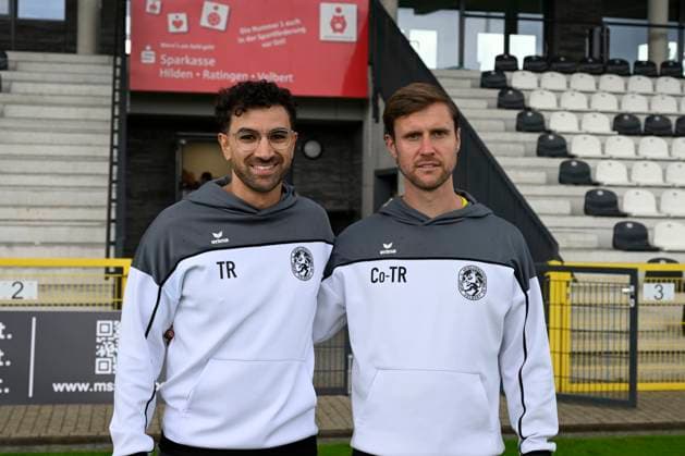 GER, Regionalliga West, SSVg Velbert Mannschaftsfoto und Potrait 8.07.2025,Velbert , IMS Arena, GER, Regionalliga West, SSVg Velbert Mannschaftsfoto und Potrait DFB- Regionalliga West regulations prohibit any use of photographs as image sequences and or quasi-video im Bild Trainer Ismail Jaouri ( SSVg Velbert ) und Co.- Trainer Niklas Bonnekessel ( SSVg Velbert ).