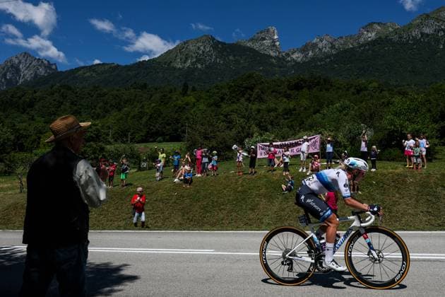 The pack riders during the 4th stage of the Giro d™Italia Women, from Castello Tesino to Pianezze, Italy Wednesday, July 9, 2025. - cycling .  Copyright: xAlessandroxGarofalo LaPressex
