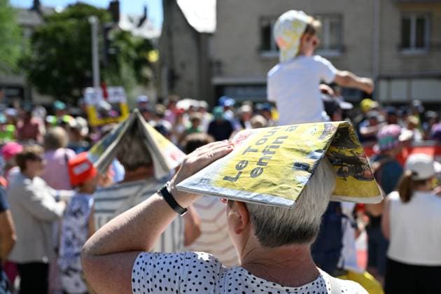 TOUR DE FRANCE 2025 PHOTOPQR OUEST FRANCE Thomas Brégardis Ouest-France ; Caen ; 09 07 2025 ; 9 Juillet 2025 Tour de France 2025. Etape 5, contre-la-montre entre Caen et Caen. Le public lors du passage de la caravane publicitaire à Caen rue de la Libération. Photo: Thomas Bregardis Ouest-France- French cycling race Tour de France 2024 takes place in july 2025 Caen Calvados France  Copyright: xPHOTOPQR OUESTxFRANCE MAXPPPxThomasxBrégardisx xOuest-Francex 20250709OFR8998 20250709OFR8998
