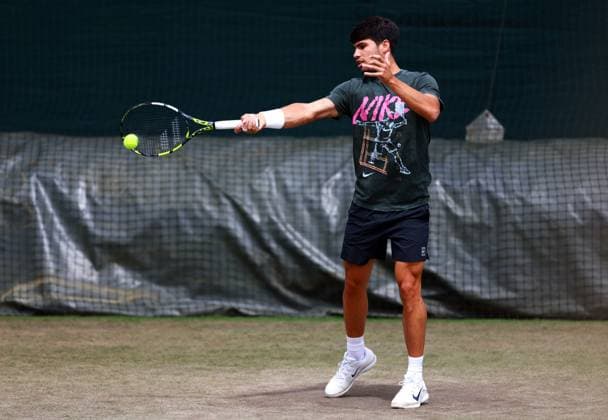 Carlos Alcaraz on the practice courts Wimbledon Tennis Championships, Day 10, The All England Lawn Tennis and Croquet Club, London, UK - 09 Jul 2025London The All England Lawn Tennis and United Kingdom  Copyright: xJamesxMarsh Shutterstockx 15389394j