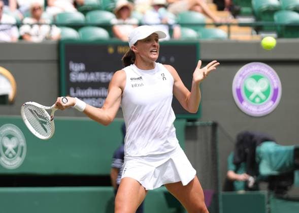 Poland s Iga Swiatek plays a forehand in her Quarter-Final match against Liudmilla Samsonova on day ten of the 2025 Wimbledon Championships in London on Wednesday, July 09, 2025.  LON2025070915 HUGOxPHILPOTT