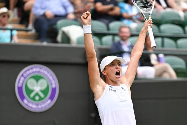 (250709) -- LONDON, July 9, 2025 -- Iga Swiatek celebrates after winning the women s singles quarterfinal match between Iga Swiatek of Poland and Liudmila Samsonova of Russia at the Wimbledon Tennis Championships in London, Britain, July 9, 2025. ) (SP)BRITAIN-LONDON-TENNIS-WIMBLEDON-WOMEN S SINGLES ZhaoxDingzhe 