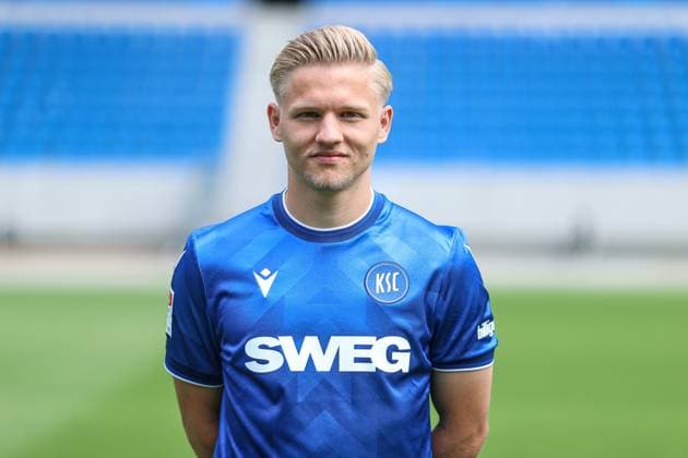Andreas Mueller (Karlsruher SC, 16), GER, Karlsruher SC (KSC, Karlsruhe), Fussball, 2. Bundesliga, Portaettermin, Spielzeit 2025 2026, 09.07.2025, DFL REGULATIONS PROHIBIT ANY USE OF PHOTOGRAPHS AS IMAGE SEQUENCES AND OR QUASI-VIDEO, GER, Karlsruher SC (KSC, Karlsruhe), Fussball, 2. Bundesliga, Portraettermin, Spielzeit 2025 2026, 09.07.2025 Karlsruhe