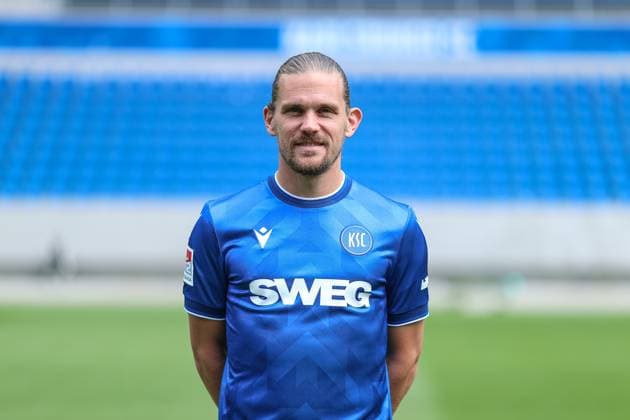 Sebastian Jung (Karlsruher SC, 02), GER, Karlsruher SC (KSC, Karlsruhe), Fussball, 2. Bundesliga, Portaettermin, Spielzeit 2025 2026, 09.07.2025, DFL REGULATIONS PROHIBIT ANY USE OF PHOTOGRAPHS AS IMAGE SEQUENCES AND OR QUASI-VIDEO, GER, Karlsruher SC (KSC, Karlsruhe), Fussball, 2. Bundesliga, Portraettermin, Spielzeit 2025 2026, 09.07.2025 Karlsruhe