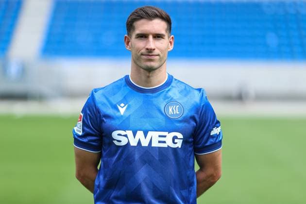 Robin Heusser (Karlsruher SC, 05), GER, Karlsruher SC (KSC, Karlsruhe), Fussball, 2. Bundesliga, Portaettermin, Spielzeit 2025 2026, 09.07.2025, DFL REGULATIONS PROHIBIT ANY USE OF PHOTOGRAPHS AS IMAGE SEQUENCES AND OR QUASI-VIDEO, GER, Karlsruher SC (KSC, Karlsruhe), Fussball, 2. Bundesliga, Portraettermin, Spielzeit 2025 2026, 09.07.2025 Karlsruhe