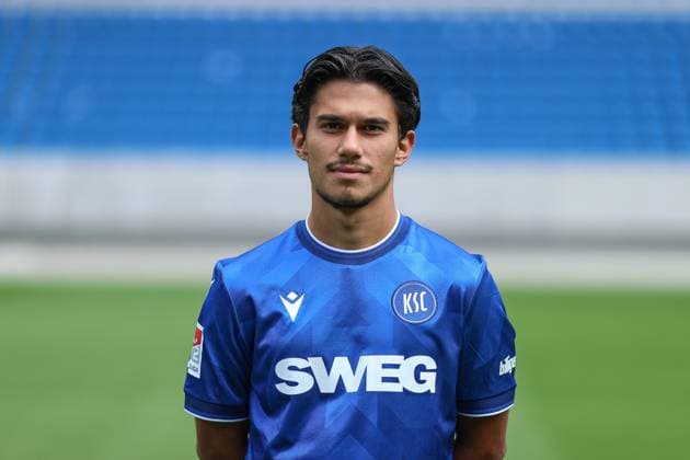 Eren Oeztuerk (Karlsruher SC, 17), GER, Karlsruher SC (KSC, Karlsruhe), Fussball, 2. Bundesliga, Portaettermin, Spielzeit 2025 2026, 09.07.2025, DFL REGULATIONS PROHIBIT ANY USE OF PHOTOGRAPHS AS IMAGE SEQUENCES AND OR QUASI-VIDEO, GER, Karlsruher SC (KSC, Karlsruhe), Fussball, 2. Bundesliga, Portraettermin, Spielzeit 2025 2026, 09.07.2025 Karlsruhe