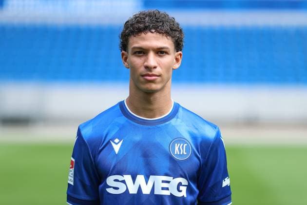 Louey Ben Farhat (Karlsruher SC, 19), GER, Karlsruher SC (KSC, Karlsruhe), Fussball, 2. Bundesliga, Portaettermin, Spielzeit 2025 2026, 09.07.2025, DFL REGULATIONS PROHIBIT ANY USE OF PHOTOGRAPHS AS IMAGE SEQUENCES AND OR QUASI-VIDEO, GER, Karlsruher SC (KSC, Karlsruhe), Fussball, 2. Bundesliga, Portraettermin, Spielzeit 2025 2026, 09.07.2025 Karlsruhe