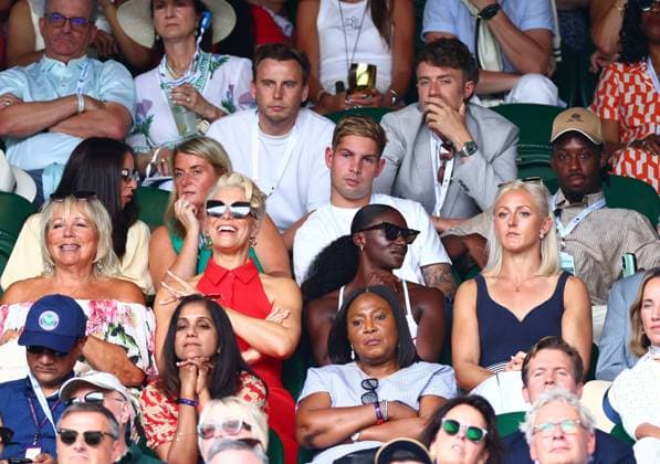 Hannah Waddingham, Dina Asher-Smith, Emile Smith Rowe and Roman Kemp watching the action on Centre Court Wimbledon Tennis Championships, Day 10, The All England Lawn Tennis and Croquet Club, London, UK - 09 Jul 2025London The All England Lawn Tennis and United Kingdom  Copyright: xJamesxMarsh Shutterstockx 15389394af