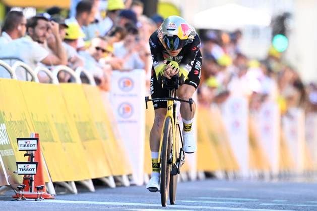 Tour de France 2025 Stage 5 CAEN, FRANCE - JULY 09 : Van Aert Wout (BEL) of Team Visma Lease a Bike during stage 5 of the 112th edition of Tour de France an UCI World Tour 2.UWT Individual Time Trial stage for Men Elite of 33 km with start in Caen and finish in Caen on July 9, 2025 in Caen, France, 09 07 2025 ( Motordriver Kenny Verfaillie - Caen France  Copyright: xJanxDexMeuleneirx