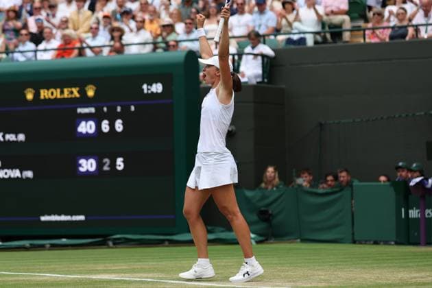 TENIS WIMBLEDON 2025 LONDYN 09072025 N Z IGA SWIATEK PO ZWYCIESTWIE W CWIERCFINALE MARCIN CHOLEWINSKI NEWSPIX.PL TENNIS WIMBLEDON 2025 LONDON 09072025 IGA SWIATEK OF POLAND CELEBRATES WINNIG OF THE QUATERFINAL NEWSPIX.PL --- newspix.pl POLAND OUT! 