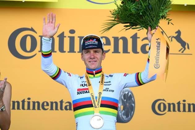 Tour de France 2025 Stage 5 CAEN, FRANCE - JULY 09 : Evenepoel Remco (BEL) of Soudal Quick-Step pictured during the podium ceremony of stage 5 of the 112th edition of Tour de France an UCI World Tour 2.UWT Individual Time Trial stage for Men Elite of 33 km with start in Caen and finish in Caen on July 9, 2025 in Caen, France, 09 07 2025 ( Motordriver Kenny Verfaillie - Caen France  Copyright: xVincentxKalutx