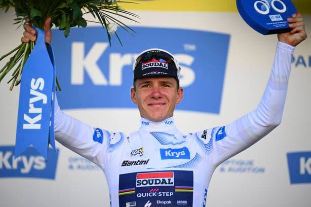Tour de France 2025 Stage 5 CAEN, FRANCE - JULY 09 : Evenepoel Remco (BEL) of Soudal Quick-Step pictured with the white jersey during the podium ceremony of stage 5 of the 112th edition of Tour de France an UCI World Tour 2.UWT Individual Time Trial stage for Men Elite of 33 km with start in Caen and finish in Caen on July 9, 2025 in Caen, France, 09 07 2025 ( Motordriver Kenny Verfaillie - Caen France  Copyright: xVincentxKalutx