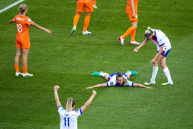 England Women v Netherlands Women UEFA WOMEN™S EURO 2025 09 07 2025. Group D Goal 4-0 Ella Toone (10) of England scores a goal and celebrates during the UEFA WOMEN™S EURO 2025 match between England Women and Netherlands Women at Stadion Letzigrund, Zurich, Switzerland on 9 July 2025. Editorial use only , Copyright: xNigelxKeenex PSI-22366-0044