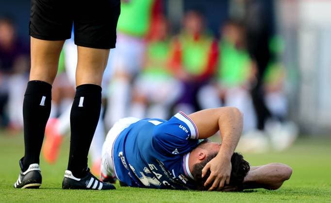 UEFA Champions League First Qualifying Round First Leg, Tolka Park, Dublin 9 7 2025 Shelbourne vs Linfield Linfield™s Euan East down injured Euan East down injured 9 7 2025  Copyright: x INPHO RyanxByrnex RB1_0558
