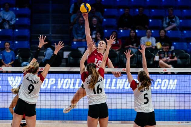 (250710) -- ARLINGTON, July 10, 2025 -- Anna Smrek (top) of Canada competes during the Pool 8 match between Germany and Canada at the Women s Volleyball Nations League (VNL) 2025 in Arlington, the United States, July 9, 2025. (Photo by Xinhua) (SP)U.S.-ARLINGTON-VOLLEYBALL-NATIONS LEAGUE-WOMEN-GERMANY VS CANADA ChenxChen 