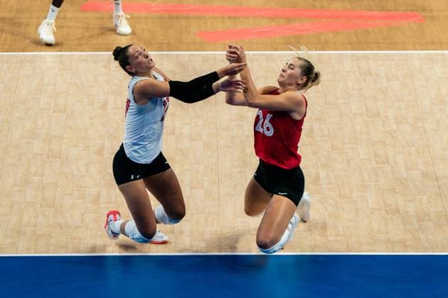 (250710) -- ARLINGTON, July 10, 2025 -- Kacey Jost (L) and Quinn Pelland of Canada save the ball during the Pool 8 match between Germany and Canada at the Women s Volleyball Nations League (VNL) 2025 in Arlington, the United States, July 9, 2025. (Photo by Xinhua) (SP)U.S.-ARLINGTON-VOLLEYBALL-NATIONS LEAGUE-WOMEN-GERMANY VS CANADA ChenxChen 