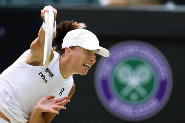 Tennis: Wimbledon championships Iga Swiatek of Poland plays against Russian Liudmila Samsonova in the women s singles quarterfinals at the Wimbledon tennis tournament in London on July 9, 2025.  A14AA0004715464P