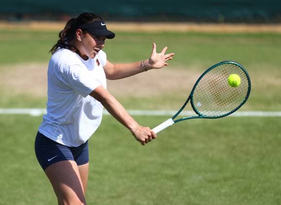 Wimbledon Championships 2025 AELTC, Day Eleven London, UK - 10 07 2025 Amanda Anisimova (USA) practices in Aorangi Park at Wimbledon ahead of her Semi Final match against Aryna Sabalenka in the 2025 Championships London Wimbledon London GBR, UK NEWSPAPERS OUT Copyright: xMarkxGreenwoodx